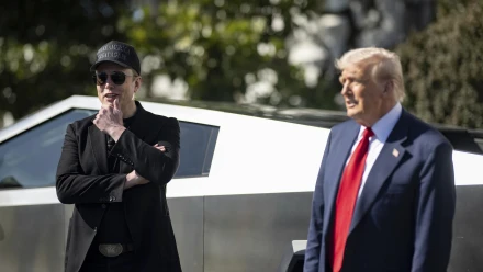 El presidente de EEUU, Donald Trump, recibe el multimillonario Elon Musk y varios de sus vehículos Tesla en la Casa Blanca